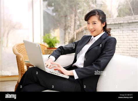 Chinese Business Woman In The Officechina Stock Photo Alamy