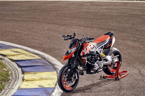 Motorrad Vergleich Ducati Hypermotard Rve Vs Yamaha Mt Sp