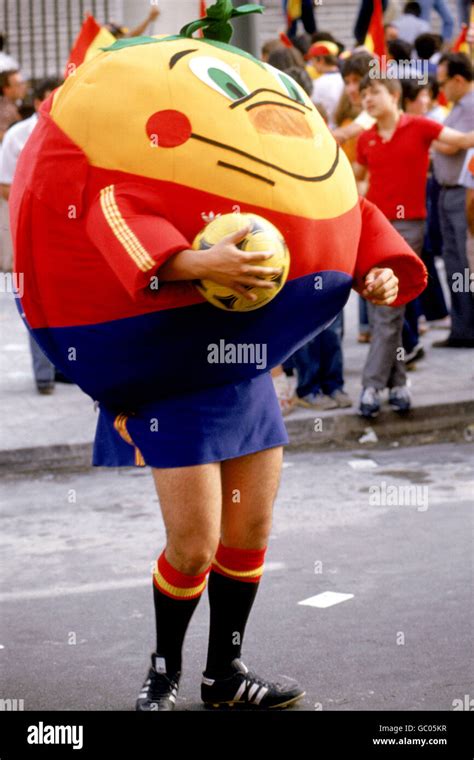 Fútbol Copa Mundial España 1982 Naranjito La Mascota Oficial De La