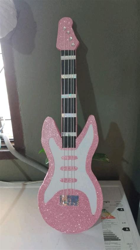 Guitarra De Cartón Rosa ♥️ Guitarras De Carton Molde De Guitarra