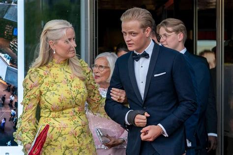 Prinzessin Mette Marit Sohn Marius Verl Sst Mit Freundin Nora Das Land