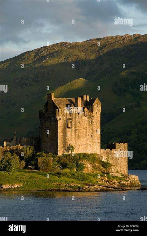 Eilean Donan Castle, Loch Duich, Scotland Stock Photo - Alamy