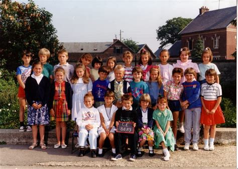 Photo de classe Classe de CE2 Année scolaire 1988 1989 de 1989 Ecole