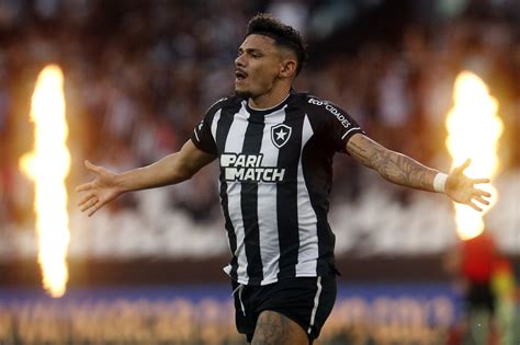 Confira os lances da vitória do Botafogo sobre o Vasco pelo Brasileirão