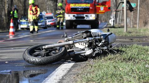 M Ckm Hl T Dlicher Motorradunfall Biker Verliert Kontrolle Und Stirbt