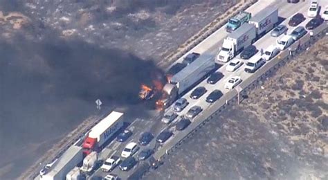 I 15 Freeway Reopens After Wildfire Destroys Homes Cars Near Ca Cbs