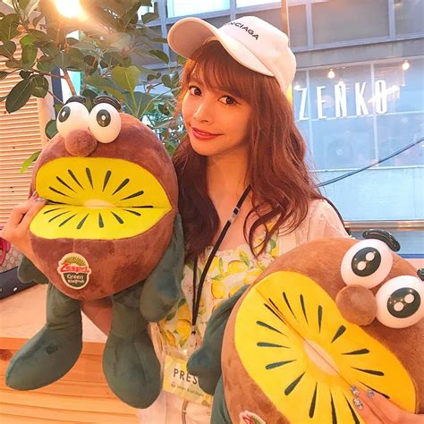 得あゆさんのインスタグラム写真 得あゆinstagram「毎日暑くて夏バテていたけどキウイで元気がでたぁ〜っ🥝💓 ・ キウイのアイスと