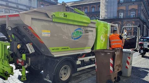 Rubava Gasolio Dai Camion Per La Raccolta Rifiuti A Napoli Arrestato