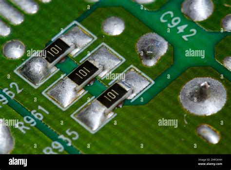 Plusieurs R Sistances Cms Soud Es Sur Une Carte De Circuit Imprim Pcb