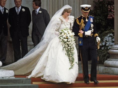 Princess Diana’s wedding dress designer reveals…