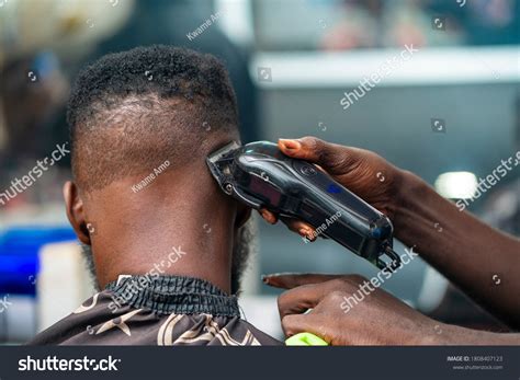 29,423 Black man cutting hair Images, Stock Photos & Vectors | Shutterstock