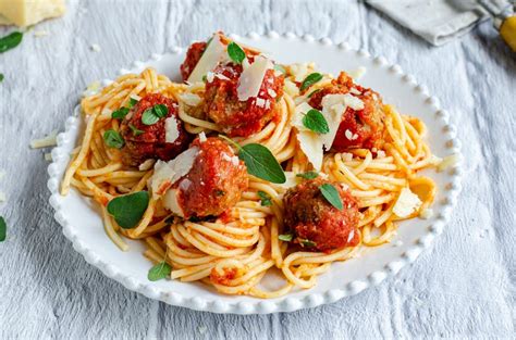 Espaguetis con albóndigas receta italo estadounidense que te hará