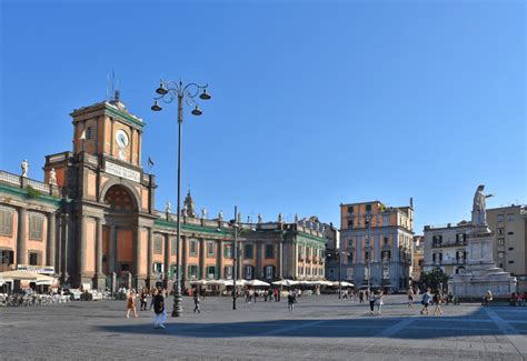 Piazza Dante E La Sua Storia Da Centro Commerciale A Luogo Simbolo