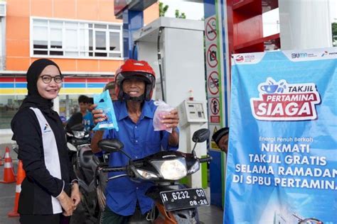 Pertamina Patra Niaga Jawa Bagian Tengah Bagikan Paket Takjil Di