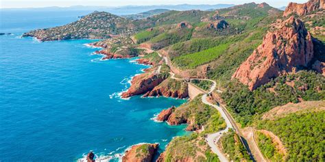 La Corniche Dor Et Lesterel D Voilent Leurs Joyaux Au Coeur De La