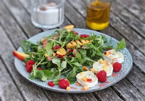 Salat mit Ziegenkäse und Nektarinen Himbeer Dressing feinschmeckerle