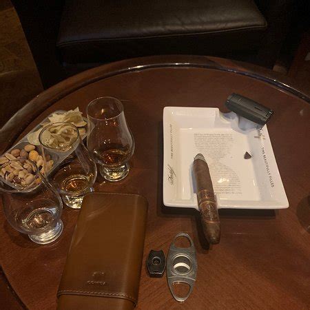 The Cigar Room Dubai Palm Jumeirah Menu Prezzo Ristorante