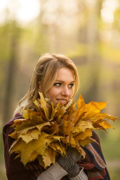 Premium Photo Portrait Of Happy Blond Woman Holding A Bouquet From