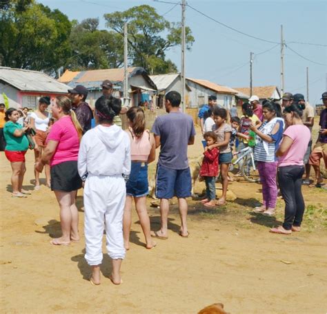 Moradores De Ocupa Es Irregulares No Bairro S O Francisco Recebem