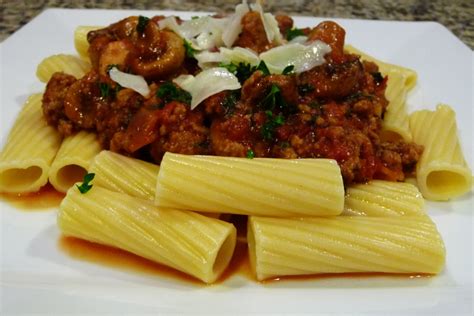 Rigatoni En Salsa De Tomate Y Vino Tinto Cocina Facil