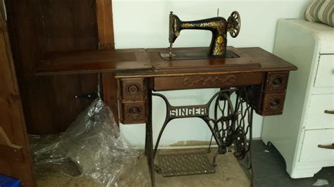 Antique Singer sewing machine 1910 | Collectors Weekly