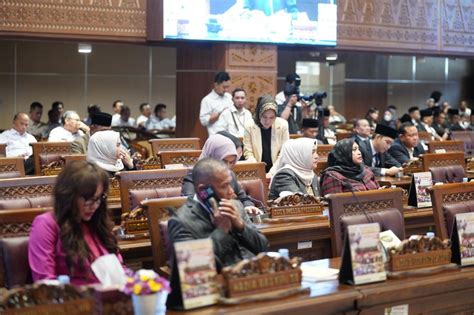 Rapat Paripurna Istimewa DPRD Provinsi Sumsel Menerima LHP TA 2022