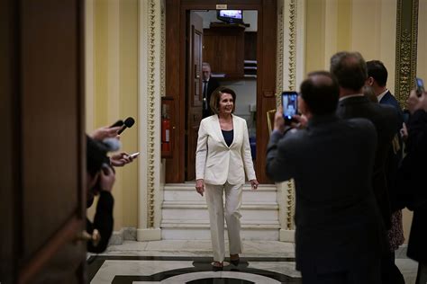 Nancy Pelosi’s Standing Ovation and Her Four-Inch Heels - Everything Zoomer