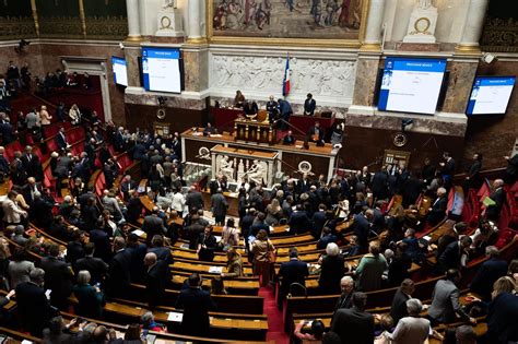 Loi immigration la droite victorieuse la gauche furieuse après l