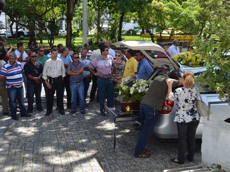 G1 Corpo do taxista morto a tiros é sepultado em Aracaju notícias