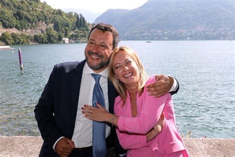 Salvini E Meloni Si Abbracciano Prove Tecniche Di Governo Notizie