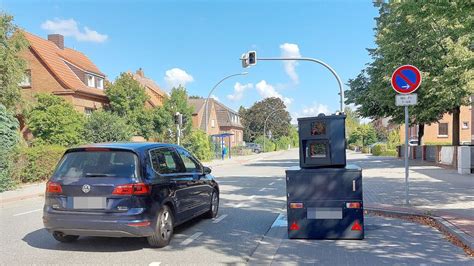 Ärger durch Vandalismus Unbekannte schlagen auf Engelke Blitzer in