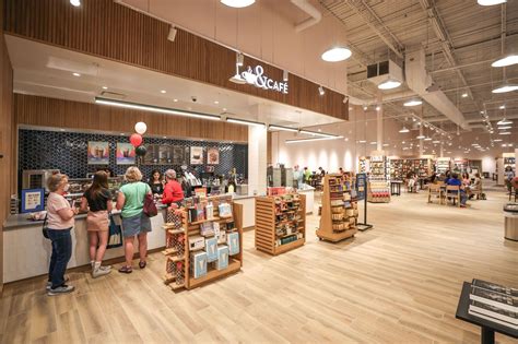 Barnes And Noble Makes Triumphant Return To Reston The Burn