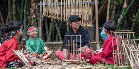 Lirik Lagu Bahasa Sunda Terpopuler Beserta Artinya - Kompas.com