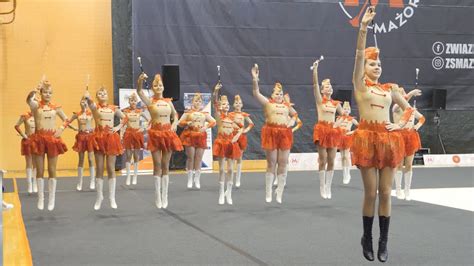 Majorettes Azaria Piekary Śląskie baton classic defilada