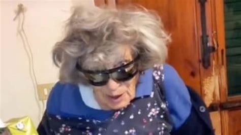 Cade Nel Camino Acceso Morta Carbonizzata A Anni Nonna Giovanna