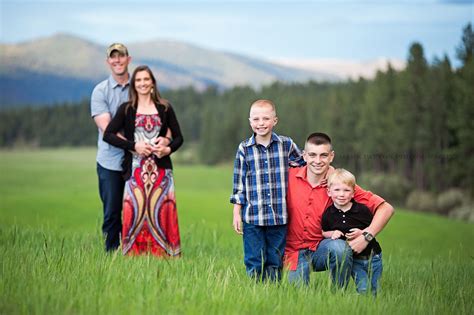 Montana Family Portrait | Family portraits, Inexpensive wedding ...