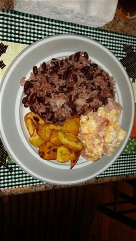 Tipico Desayuno Nicarag Ense Gallo Pinto Maduro Frito Y Huevos