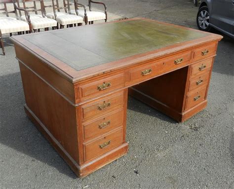 Quality Large Late 19th Century Victorian Antique Oak Partners Desk