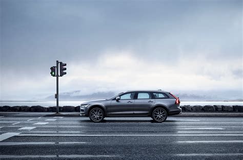 Volvo V90 Cross Country New Off Road Wagon Debuts New Volvo V90 Cross