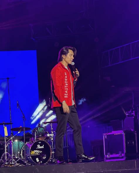 STAR MAGIC - Carlo Aquino sang to the Vigan crowd at the...