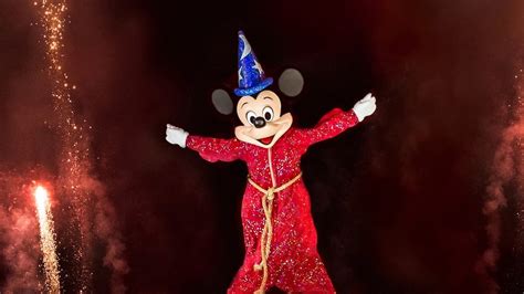 'Fantasmic!' returns to Disneyland in 2024 without its dragon