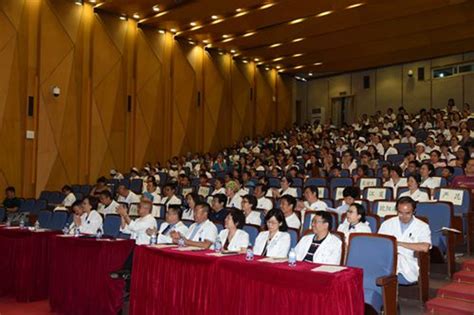 北大肿瘤医院举办首届“中国医师节”庆祝大会