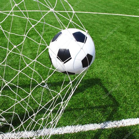 Pallone Da Calcio In Rete Foto Stock Joesive