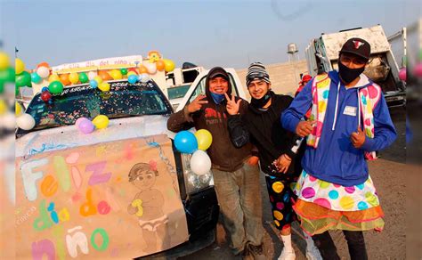 Recolectores De Basura Se Disfrazan De Personajes Infantiles Para