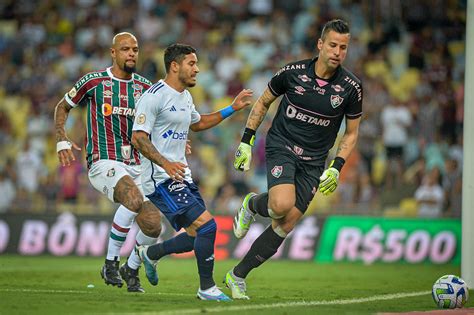 Atuações do Cruzeiro contra o Fluminense apesar da derrota bom papel