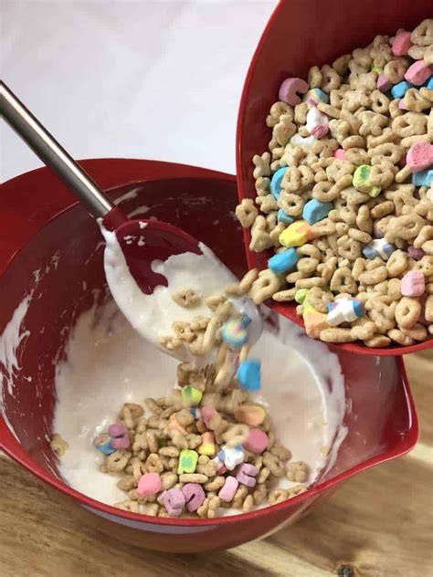 Lucky Charms Marshmallow Treats Moms Munchkins