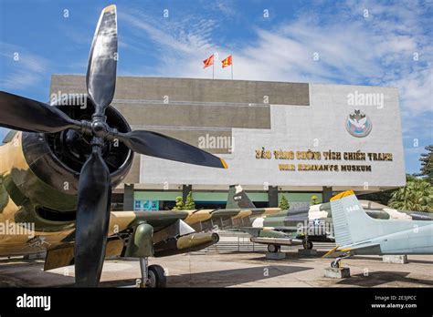 Avions De Guerre Devant Le Mus E Des Vestiges De Guerre Relatif La