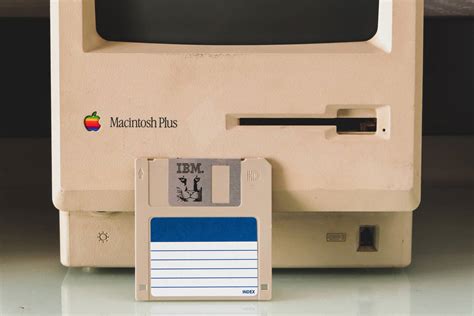 Macintosh Plus and floppy disk by eric2b01 on DeviantArt