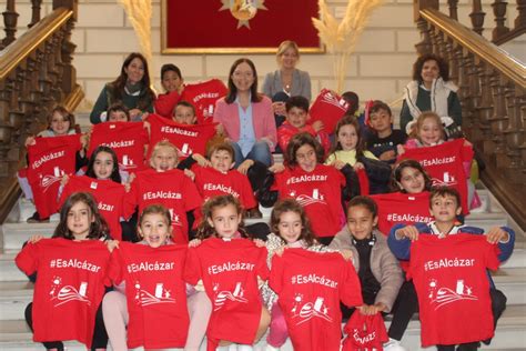 La Alcaldesa Recibe En El Ayuntamiento Al Alumnado Del Colegio Juan De