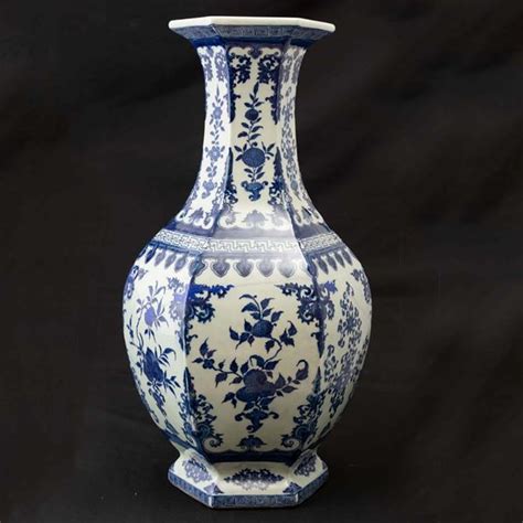 Vaso In Porcellana Bianca E Blu Con Decori Floreali Cina Dinastia